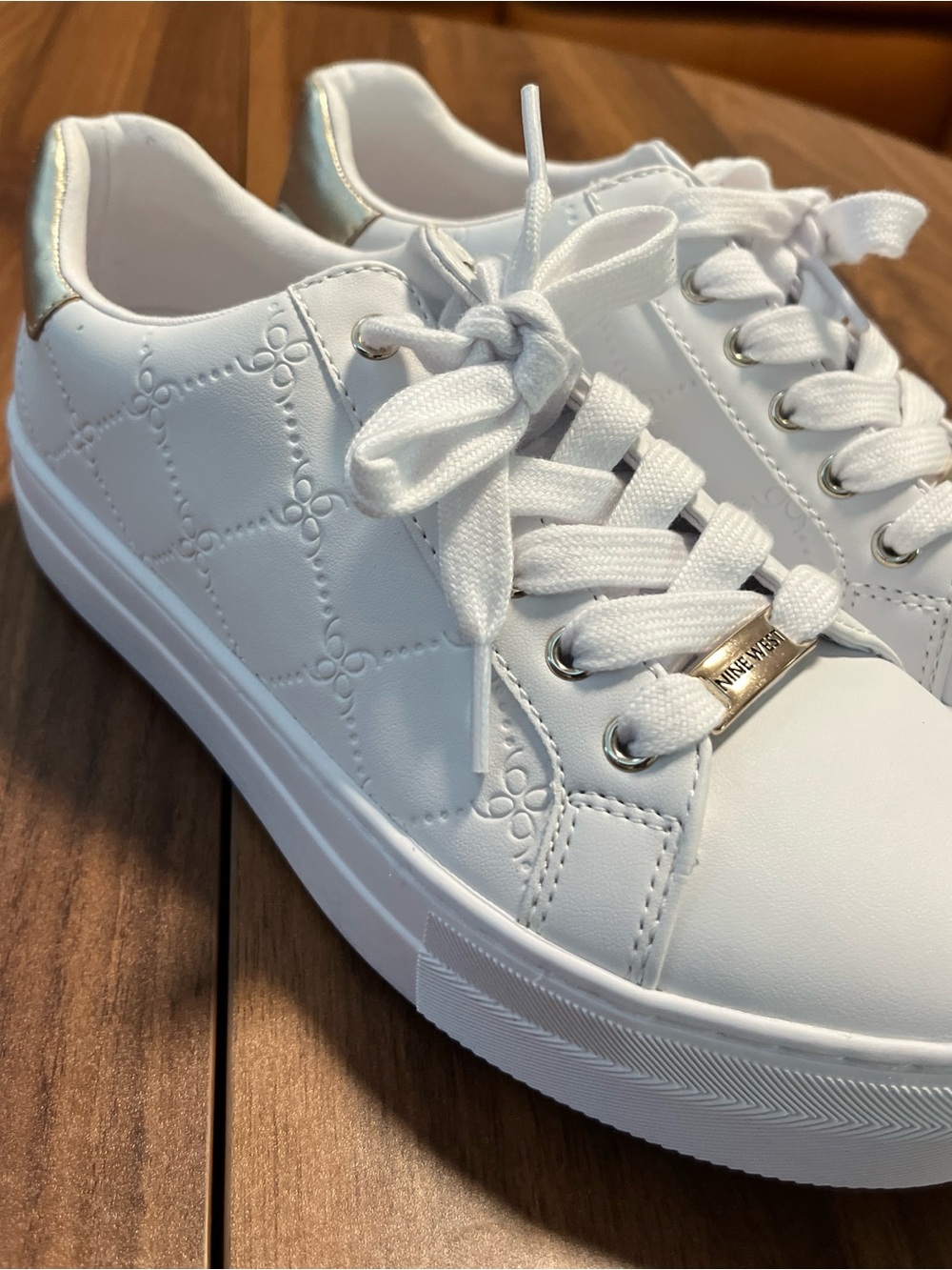 7 1/2 Nine West Women’s White Gold Lace Up Low Sneakers Shoes New Without Box
